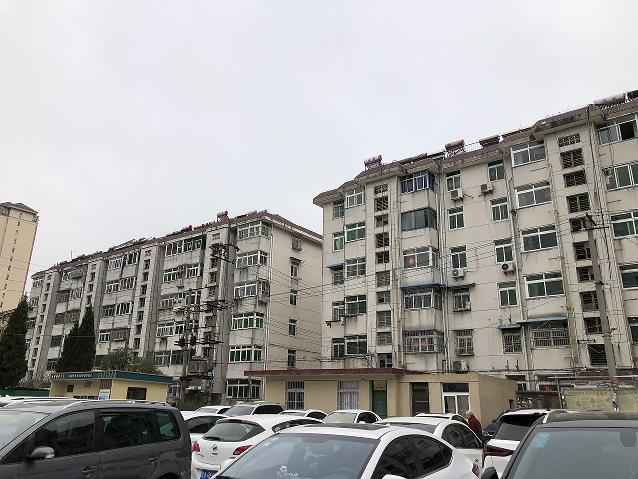 �Ϸ���**�´�С�^���и����Ŀ�漰��λ�ںϷ��кɻ�·�����ƌW�u·�|������·�ϺϷ���**�´�С�^סլ�÷�ͬ�^�������ͨ��Ʒ���Ј��r���u���Ŀ